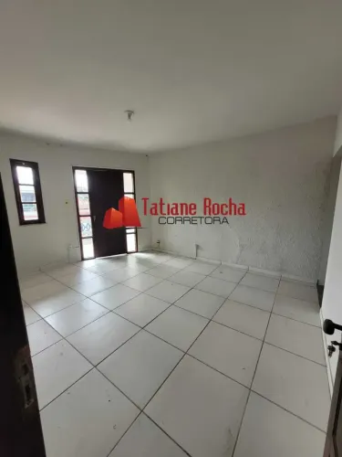 Alugo excelente casa 1º andar em rua pública no bairro Santa Monica.