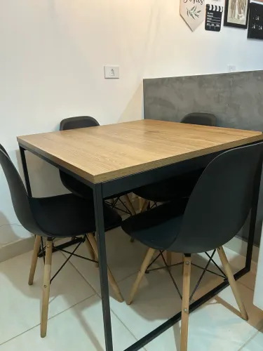 Mesa industrial 90cmx90cm com 4 cadeiras