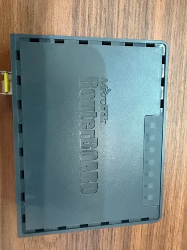 Roteador MikroTik RB760iGS Hex S 880MHz 256MB 5 Portas Gigabit PoE