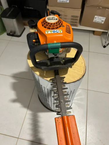 Aparador de cerca-viva Stihl a gasolina