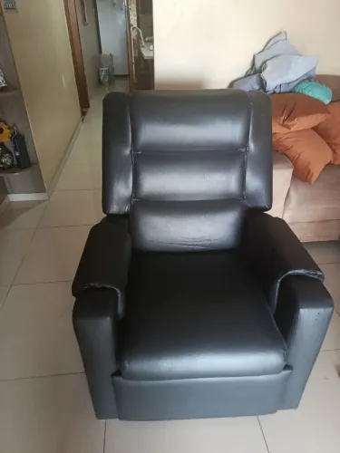 Poltrona couro reclinável
