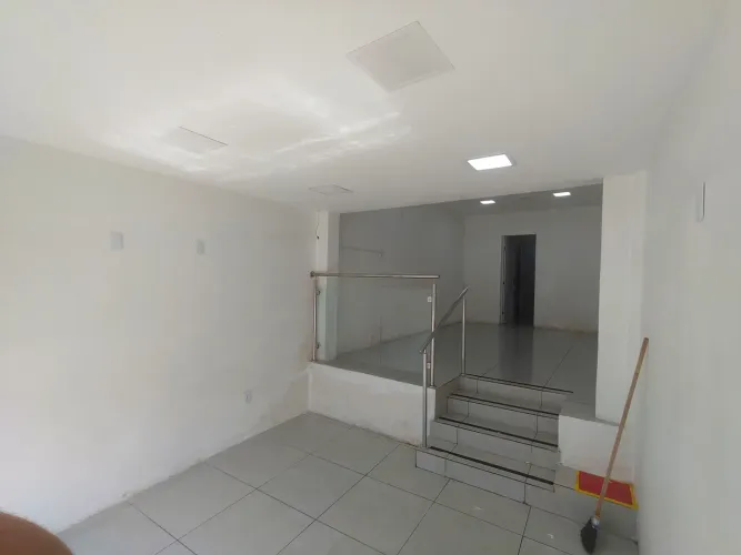 LOJA EXCELENTE LOCALIZAÇÃO NA AV. DOM JOÃO VI