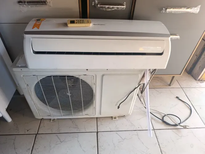 Central de ar espringer 12 mil BTUs . Valor limpa e instalada na sua casa