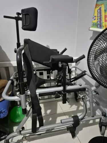 ANDADOR ADAPTADO PARA CRIANÇA COM PARALISIA.