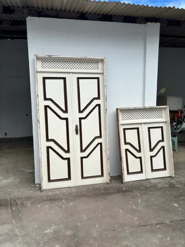 Janela e porta madeira Jaqueira