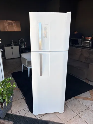 Geladeira Electrolux 380 litros frost free (entrego )