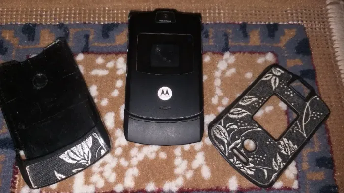 Celular Motorola Razr V3 Raro Gsm Operadora Claro iMEi Limpo Sem Impedimento Zn SP Ok