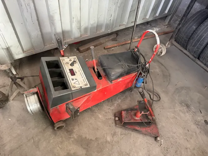 Vende-se máquina de balancear no local 