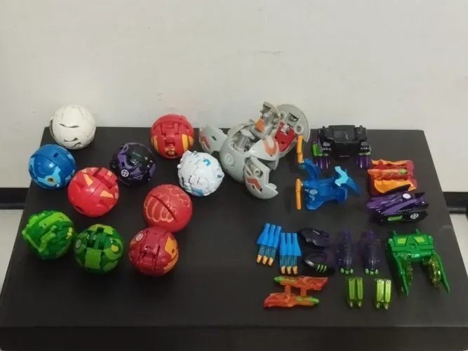 Bakugan lote com 11 mais varios acessório
