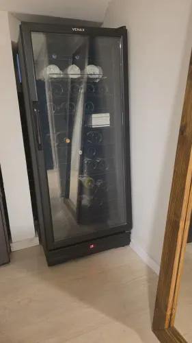 Adega venax 83 garrafas 285L 127v