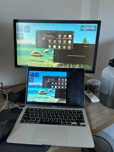 MacBook Apple com Tela Defeituosa em Promoção