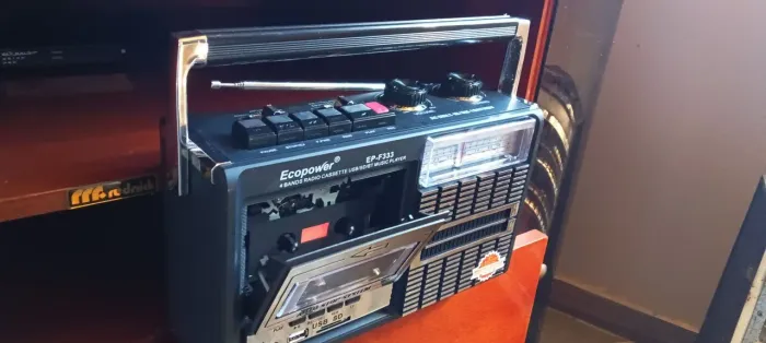 Rádio toca fitas