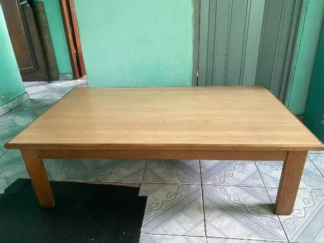 Mesa Baixa de Madeira 134x80x40cm - Usada em Bom Estado