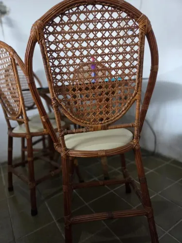 Vendo mesa de vidro com 4 cadeiras