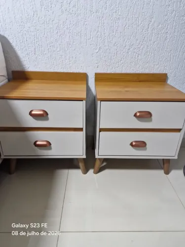 Vende se 2 criados mudos ja montados. Novos.