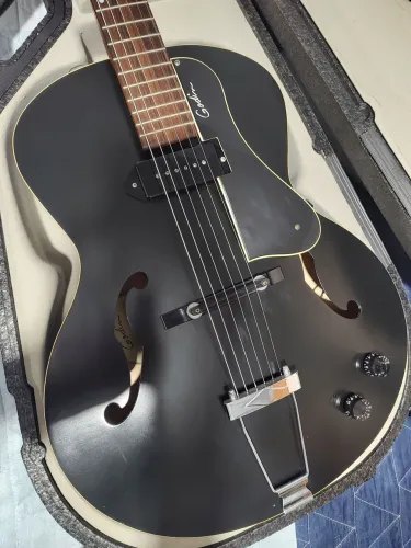Godin 5th Avenue SG black 