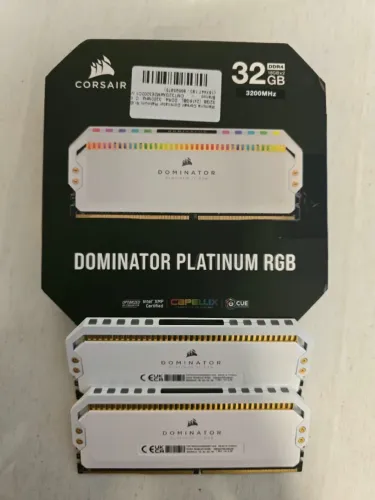 Memória RAM Corsair Dominator Platinum RGB 32GB (2x16GB) DDR4 3200MHz - Branca