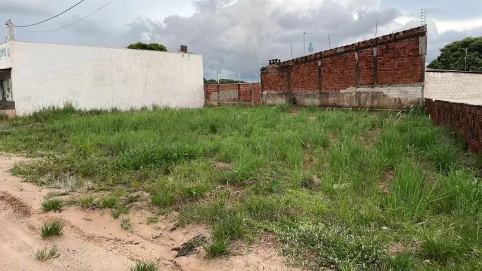 Vende-se Terreno em Presidente Castelo Branco