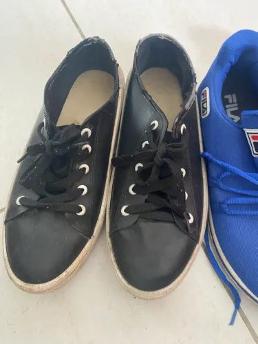 Três pares de sapato por 80 reais 