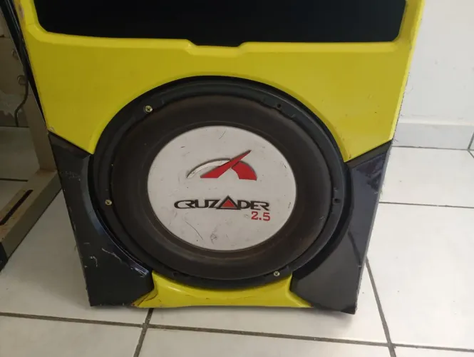 Grave de 12 com caixote