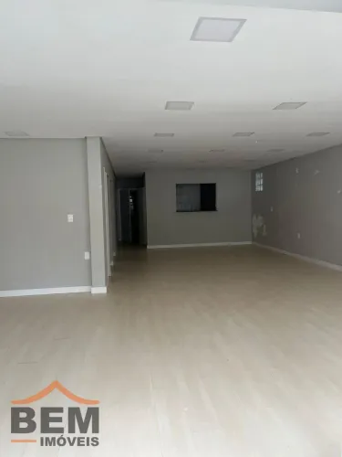 Sala comercial para alugar com 200 m² no bairro Fazenda, em Itajaí.