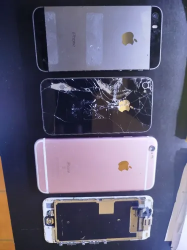 Vêndo estes aparelhos iPhone para retirar peças 