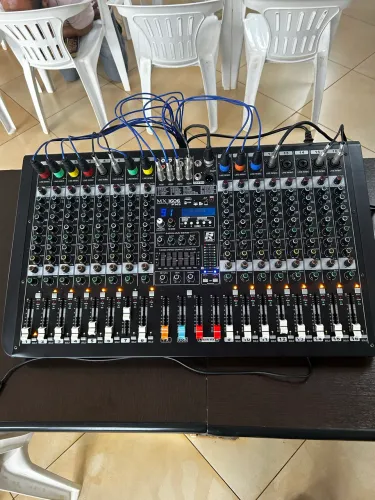 Mesa de som 16 canais 
