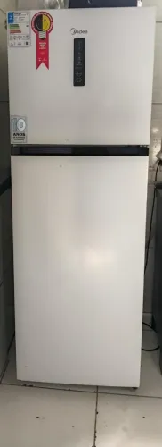 Vende -se geladeira 2 anos de uso perfeito estado.