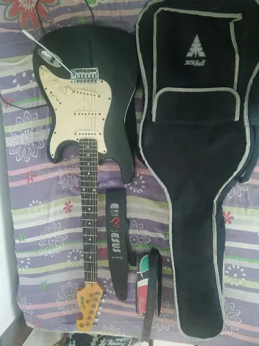 Guitarra menphs Tagima completa