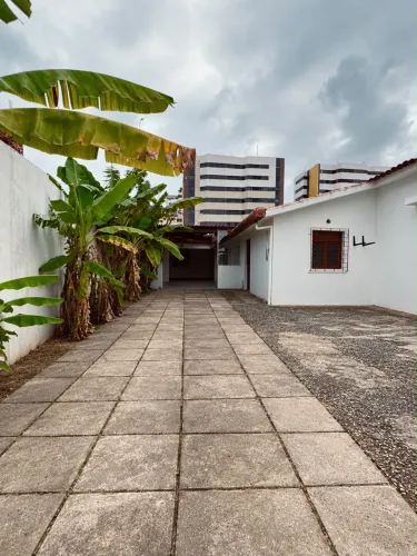 Casa 336m² Mangabeiras - Garagem 5 carros!