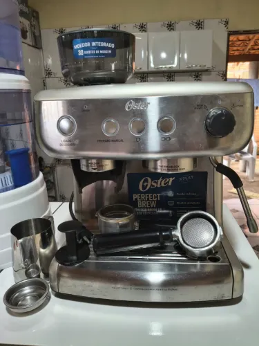 Cafeteira Oster Xpert Brew, ideal para quem gosta de café fresco e encorpado no dia a dia.