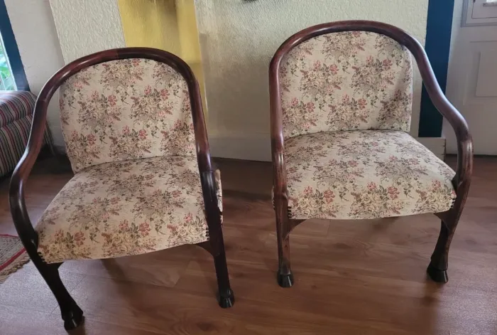 Poltronas em mogno 