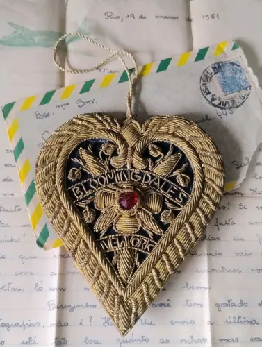 Coração pendente antigo decoração de natal bordado