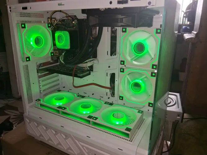Pc super rápido. Suporta jogos. Vai com monitor .