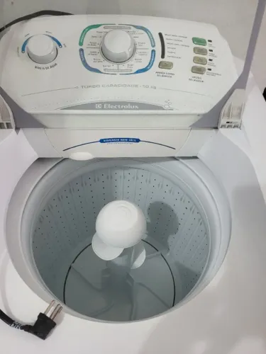 Máquina de lavar em perfeito funcionamento 