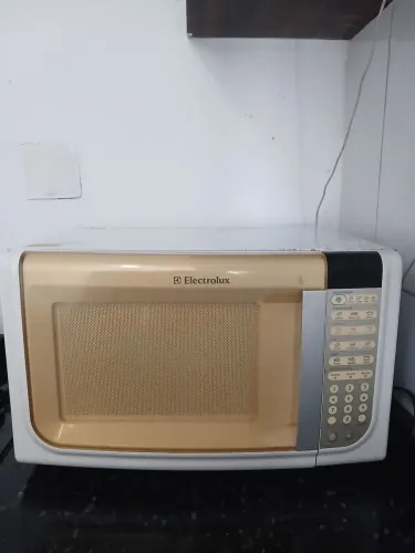Micro-ondas e bebedouro 