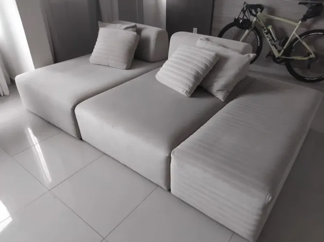 Sofá Ilha Modular Off-White Movelaria + Puff