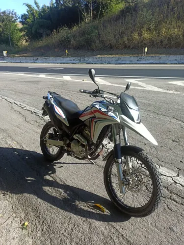 Vende-se XRE 300 cc