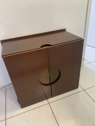 Sapateira multiuso em madeira / Armário organizador / Porta-trecos com compartimentos