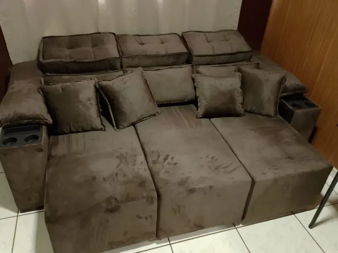 Sofá Verona 3 lugares retrátil e reclinável tecido veludo com porta-copos molas bonnel