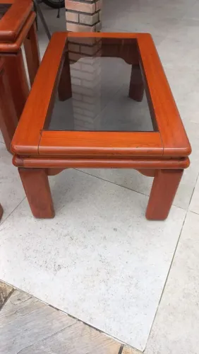 Jogo de duas mesas laterais e uma centro