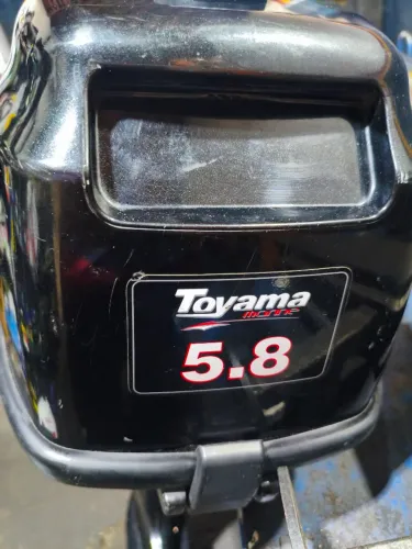 Vendo Motor de popa Toyama 5.8