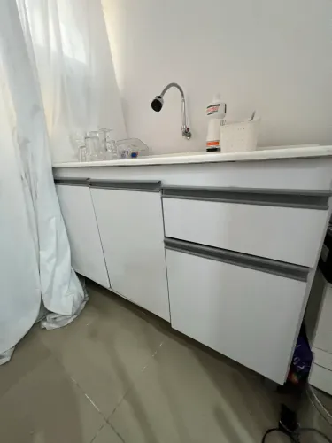 Balcão Gabinete de Pia 120cm (Branco) + Pia - Ótimo Estado!