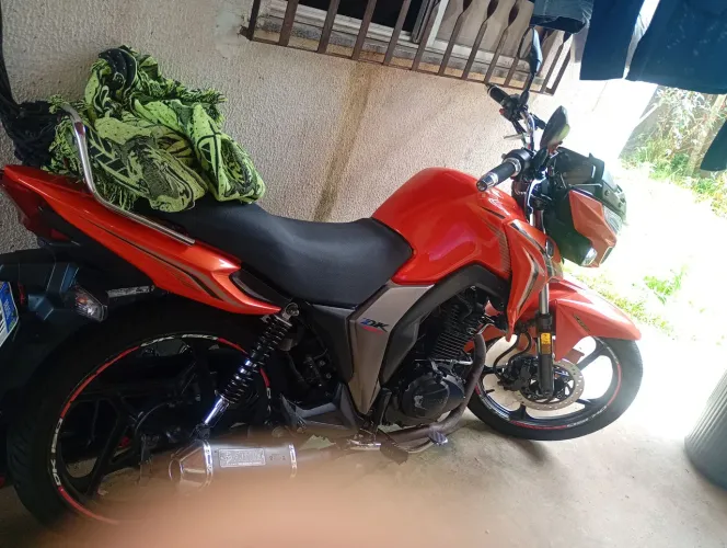 Vende-se uma DK 150 2019 com 30 mil Km rodada