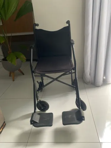 Vendo cadeira de rodas