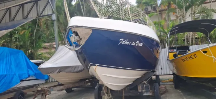 Lancha Phantom 290 motor Mercruiser 6.2 com 100h de uso
