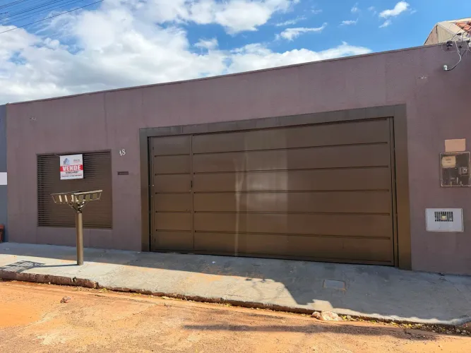 Vendo casa bem localizada,sem financiamento.