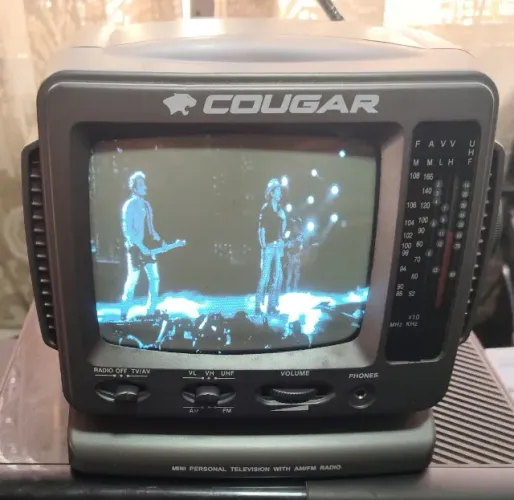 Mini Tv Antiga Cougar 5 Pol Ctv-400g Funcionando Na Caixa