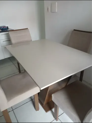 Mesa 1.20x80 com as 4 cadeiras
