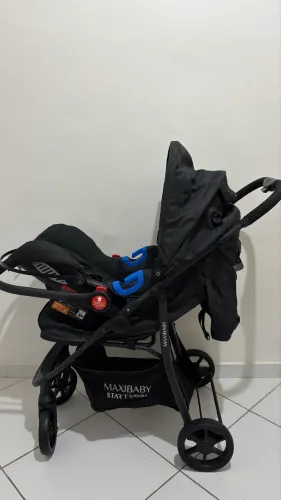 Carrinho e bebê conforto e espelho